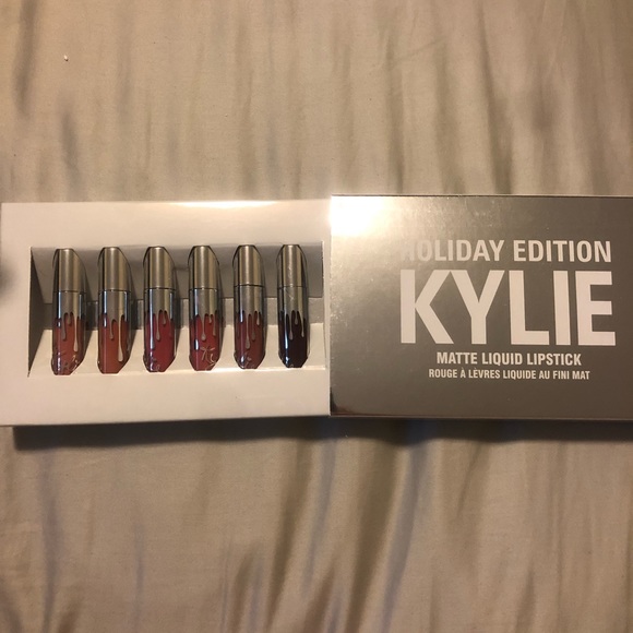 *LIMITED EDITION* Holiday Kylie Lip Set - Picture 2 of 4